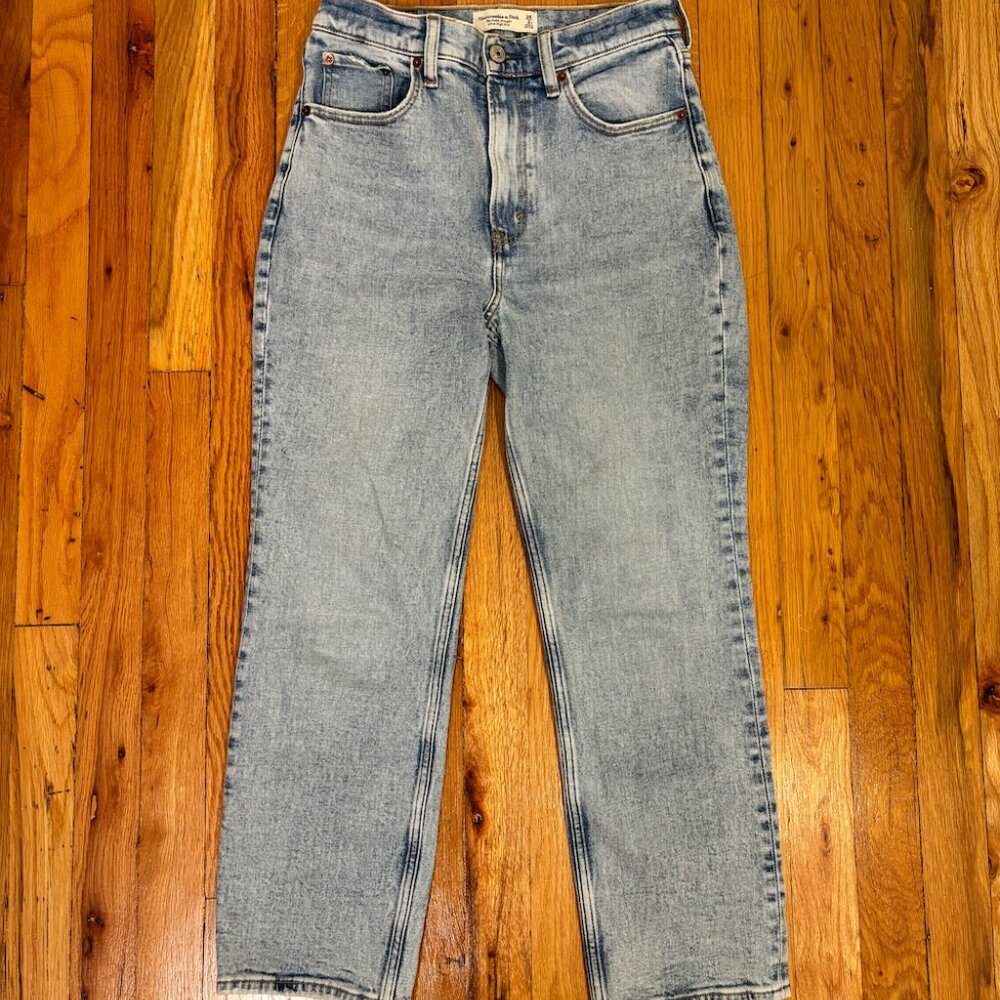 Abercrombie Ultra High Rise Ankle Straight Jean 26 Short